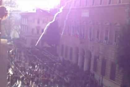 Lacrimogeni lanciati dal Ministero della Giustizia: questo video lascia pochi dubbi...